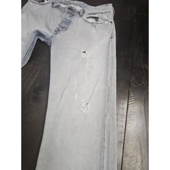 Diesel Basic Jeans Mens 33 Light Wash Straight Leg Button Fly Distressed(HL4) - Picture 3 of 13